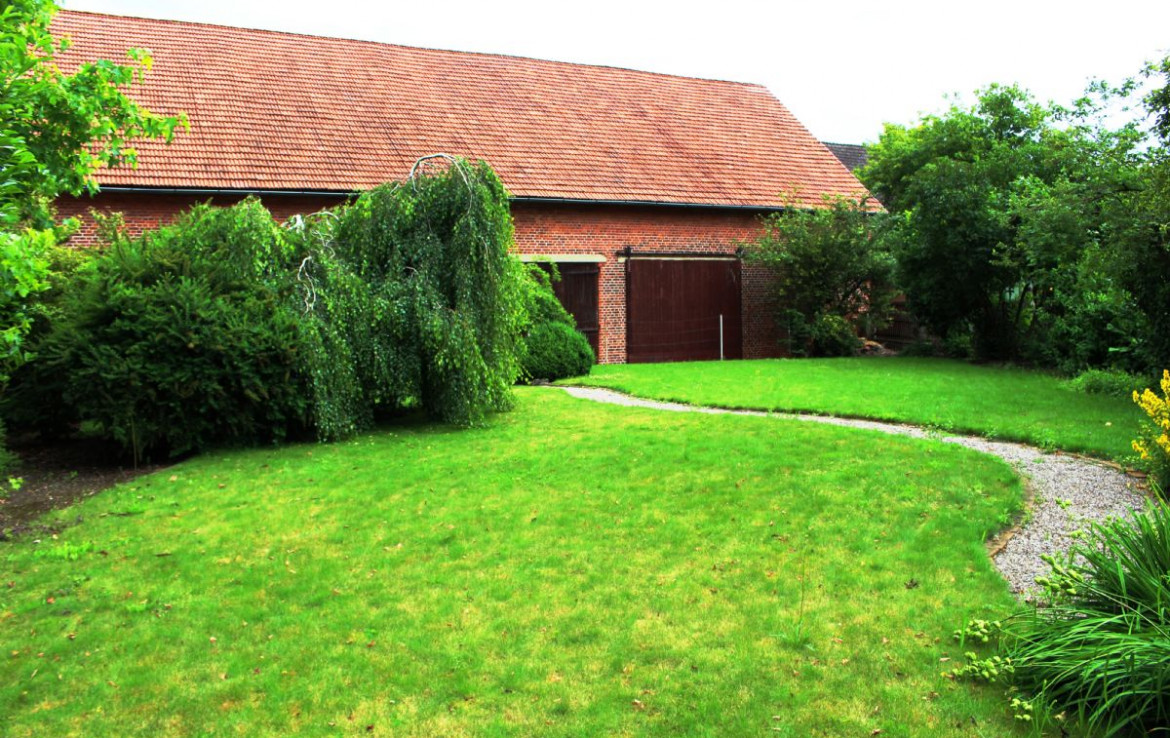 Garten hinter Lagerhalle