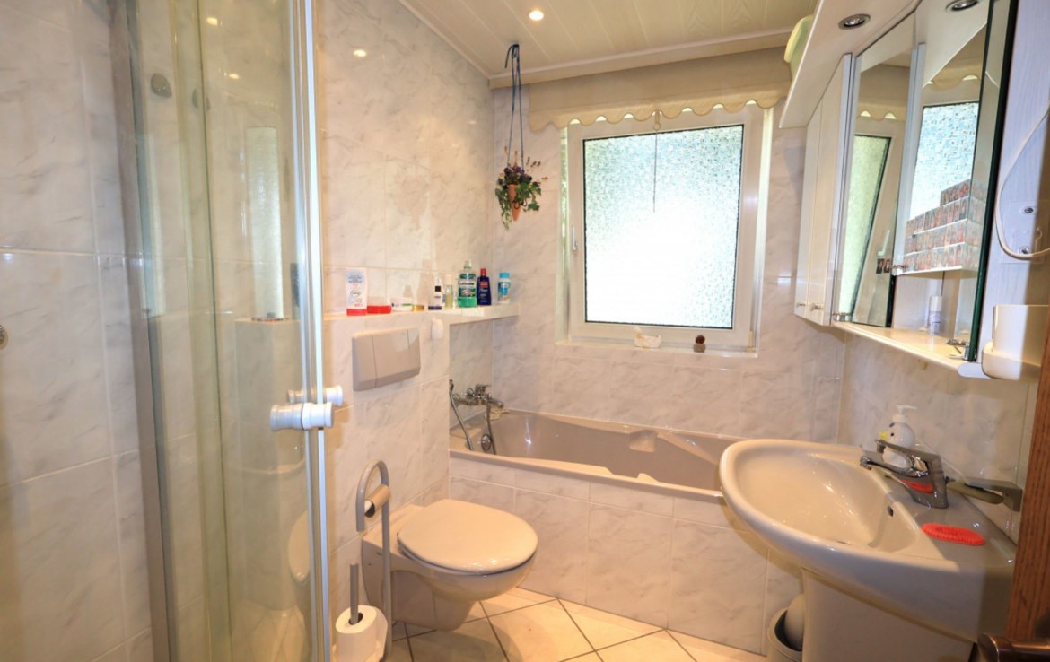 Badezimmer EG OG