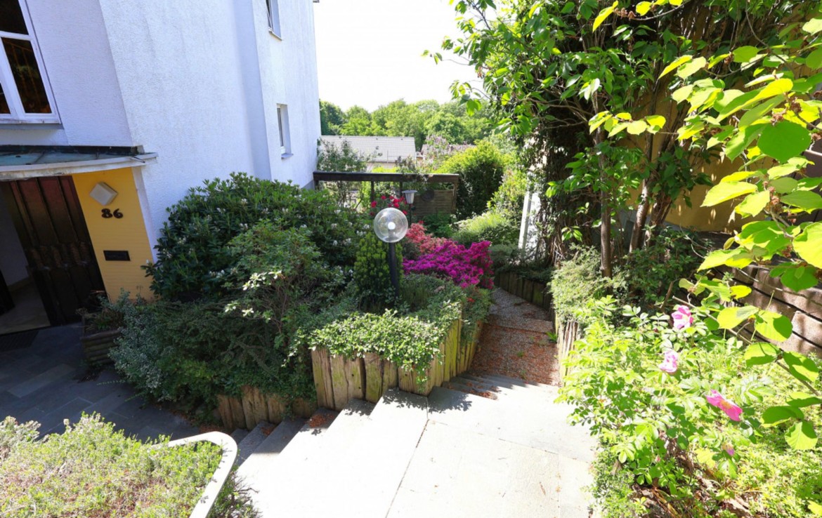 Weg in den Garten