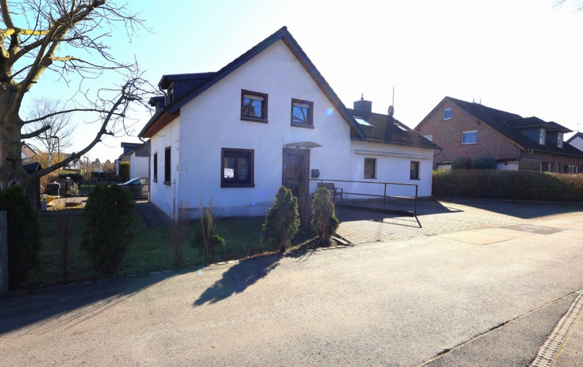 Haus mit Seitengartenansicht