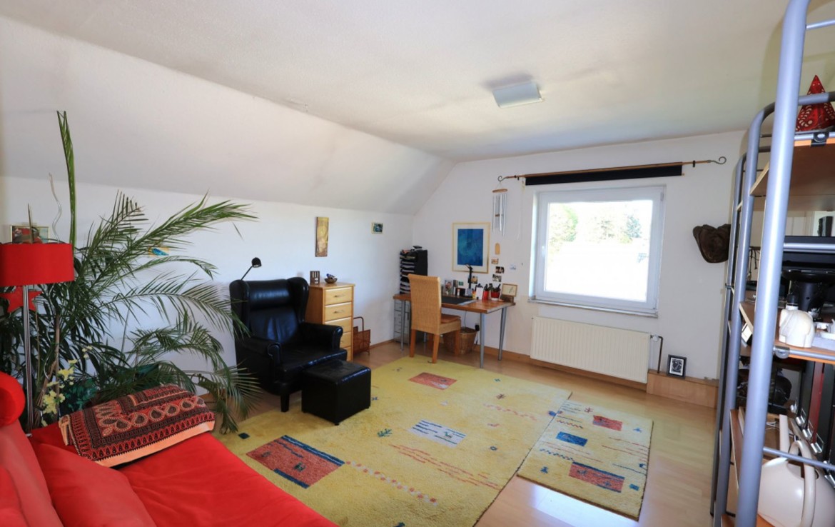 Schlaf- oder Kinderzimmer DG