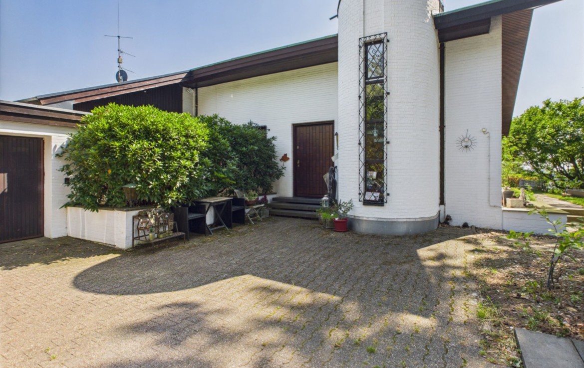 Hof und Eingang