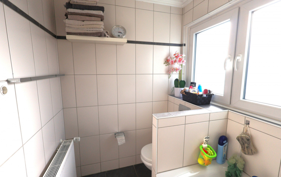 Badezimmer EG WC Seite