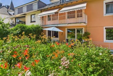 Blick zu Terrasse