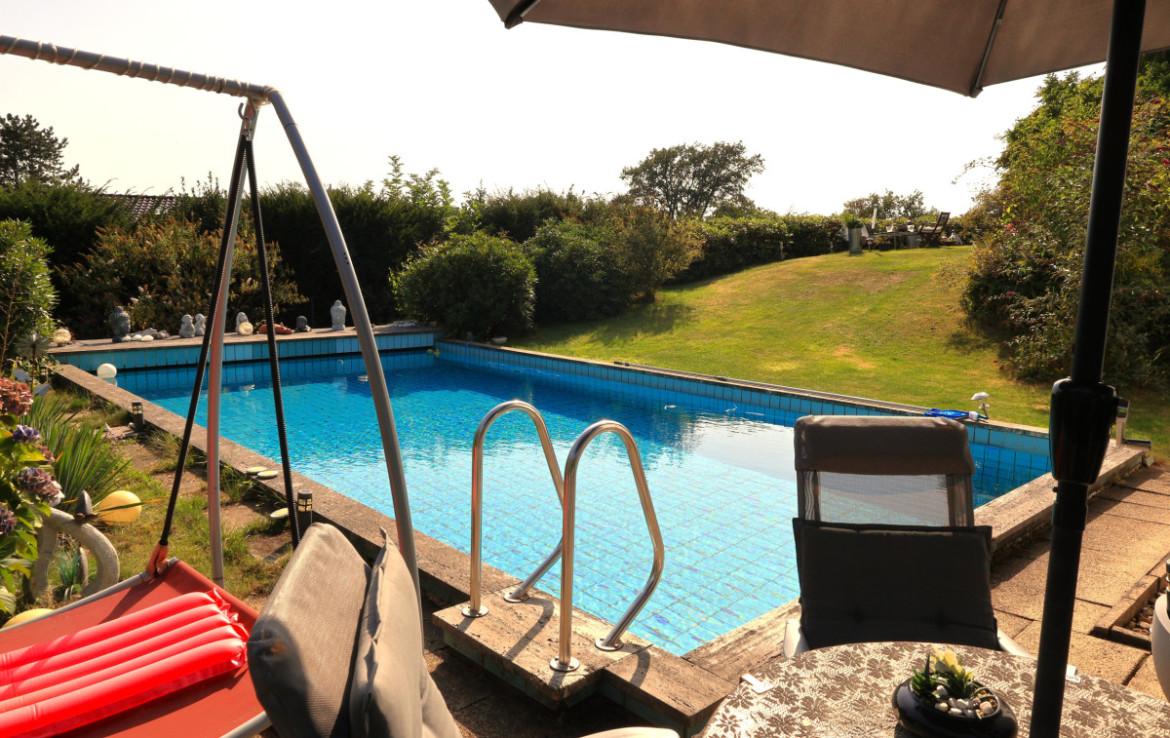 Nebenterrasse am Pool