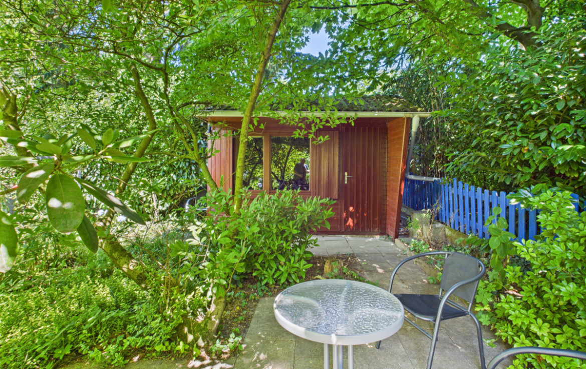 Terrasse_2 mit Gartenhaus