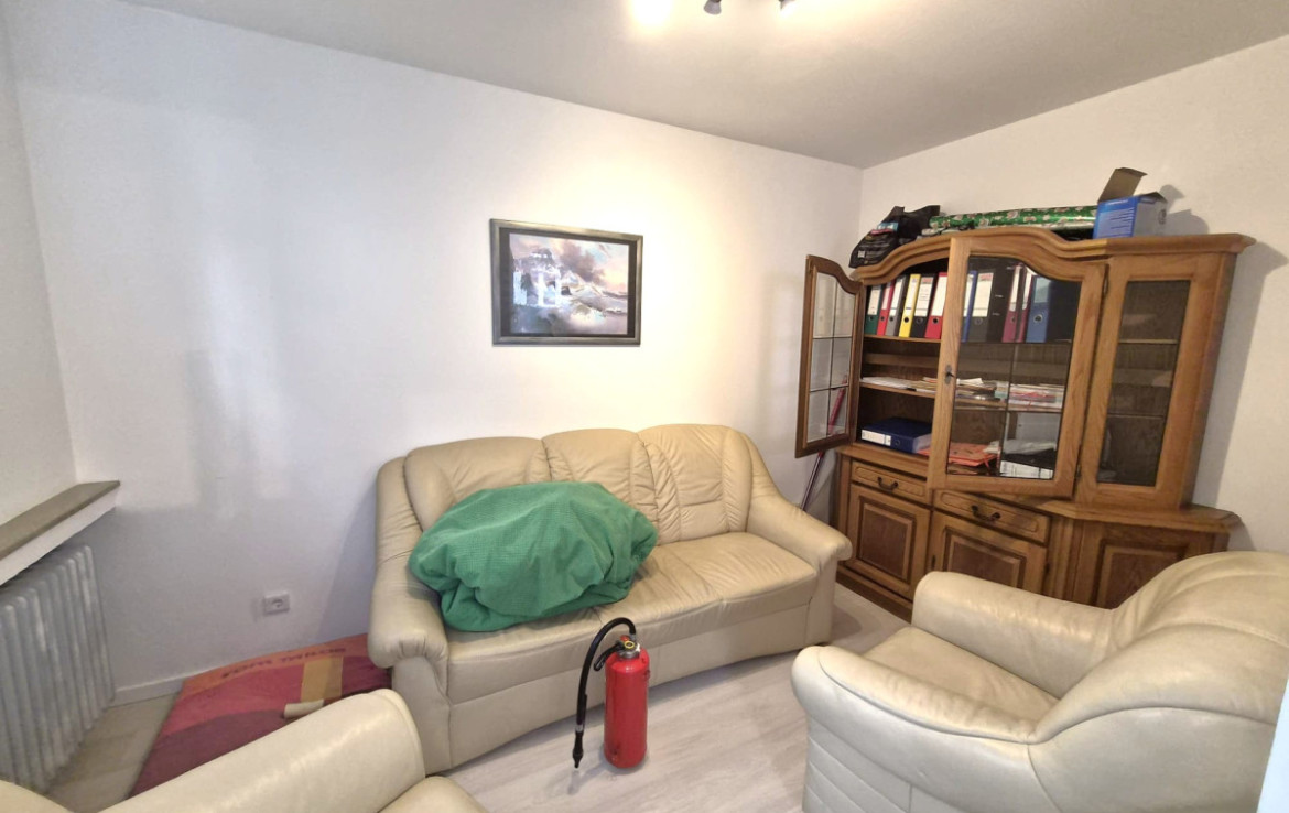 Nebengebäude links hinten