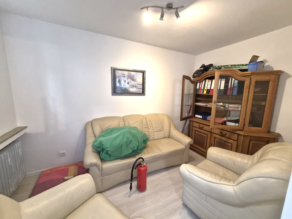 Nebengebäude links hinten