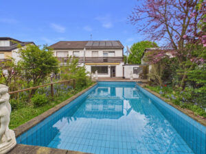 Beispiel Pool Rückseite KI