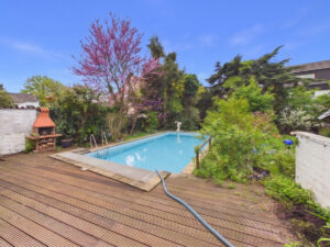 Beispiel Pool offen KI